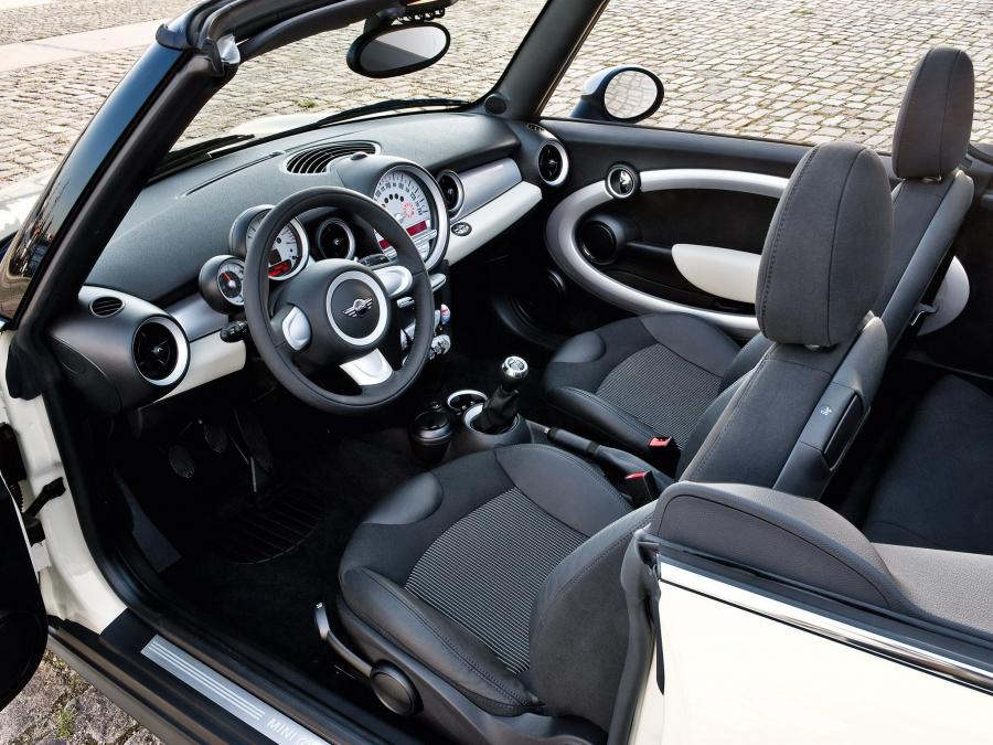  Mini Cooper Cabrio 2009 года  (фото 6 из 17)